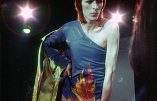 David Bowie, drogué transgenre, présenté en modèle par les médias larmoyants
