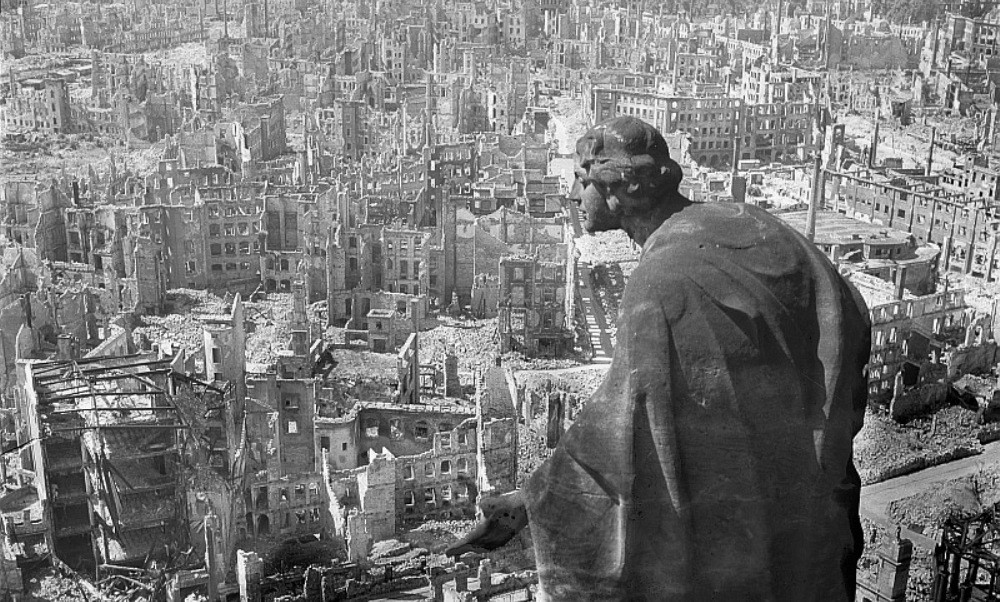 14 février 1945 : Dresde réduite en cendres . Desde_ruine