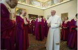 Le pape François en visite à la Rote romaine