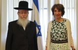 Le député Meyer Habib fait visiter l’Assemblée nationale à Yaakov Litzman, le ministre israélien qui avait refusé de serrer la main de Marisol Touraine