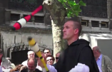 « Le jongleur du Bon Dieu », animation lors du défilé d’hommage à Ste Jeanne d’Arc