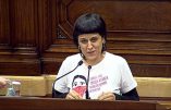 Un député d’extrême gauche catalane propose d’élever les enfants en tribu pour les préserver des « conservatismes familiaux »