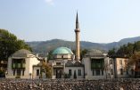 La Mosquée impériale de Sarajevo, sur les rives de la Miljacka. Photo: Julian Nitzsche / Wikimedia CC 3.0.