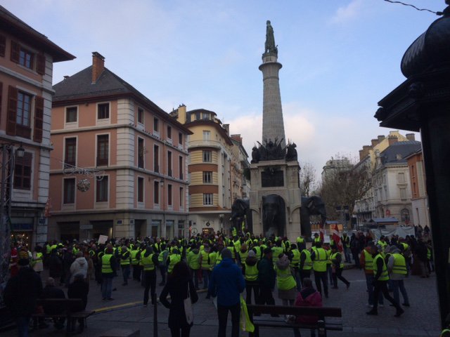 1500 Gilets Jaunes Défilent à Chambéry Medias Presseinfo