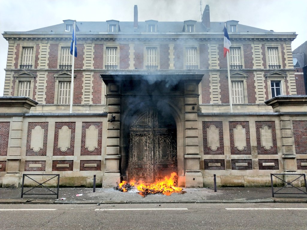 Acte Vii à Rouen Le Feu à La Banque De France Medias
