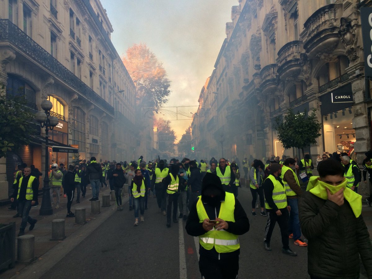 Avignon Un Gilet Jaune Tué Percuté Par Un Camion