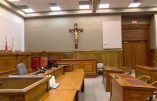 Québec – Le crucifix chassé des tribunaux…