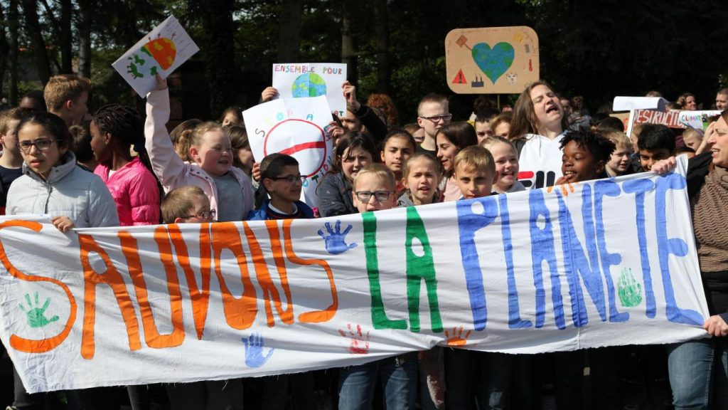 Résultat de recherche d'images pour "Lettre à notre fils qui se bat « pour le climat »"