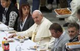 Le pape offre le déjeuner à des pauvres : exclue la viande de porc pour ne pas offenser les musulmans