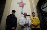 Un gilet de sauvetage crucifié, la nouvelle fantaisie immigrophile du pape François