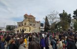 La Grèce se révolte contre les violences policières qui accompagnent la dictature sanitaire
