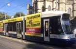 Un tram suisse véhicule des messages pour la défense de la Famille
