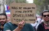 Florilège de pancartes à la manifestation parisienne anti-passe sanitaire