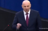“Le vaccin est une peine de mort” déclare un député européen croate à Emmanuel Macron