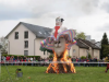Un village suisse irrite le lobby LGBT en brûlant l’effigie d’un transgenre