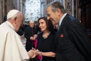 This handout photograph taken and released by Vatican Media on June 29, 2022, shows Pope Francis (L) greeting Speaker of the United States House of Representatives Nancy Pelosi (C) and Paul Francis Pelosi Sr at Saint Peter's Basilica, The Vatican. RESTRICTED TO EDITORIAL USE - MANDATORY CREDIT "AFP PHOTO / VATICAN MEDIA " - NO MARKETING NO ADVERTISING CAMPAIGNS - DISTRIBUTED AS A SERVICE TO CLIENTS
 (Photo by Handout / VATICAN MEDIA / AFP) / RESTRICTED TO EDITORIAL USE - MANDATORY CREDIT "AFP PHOTO / VATICAN MEDIA " - NO MARKETING NO ADVERTISING CAMPAIGNS - DISTRIBUTED AS A SERVICE TO CLIENTS