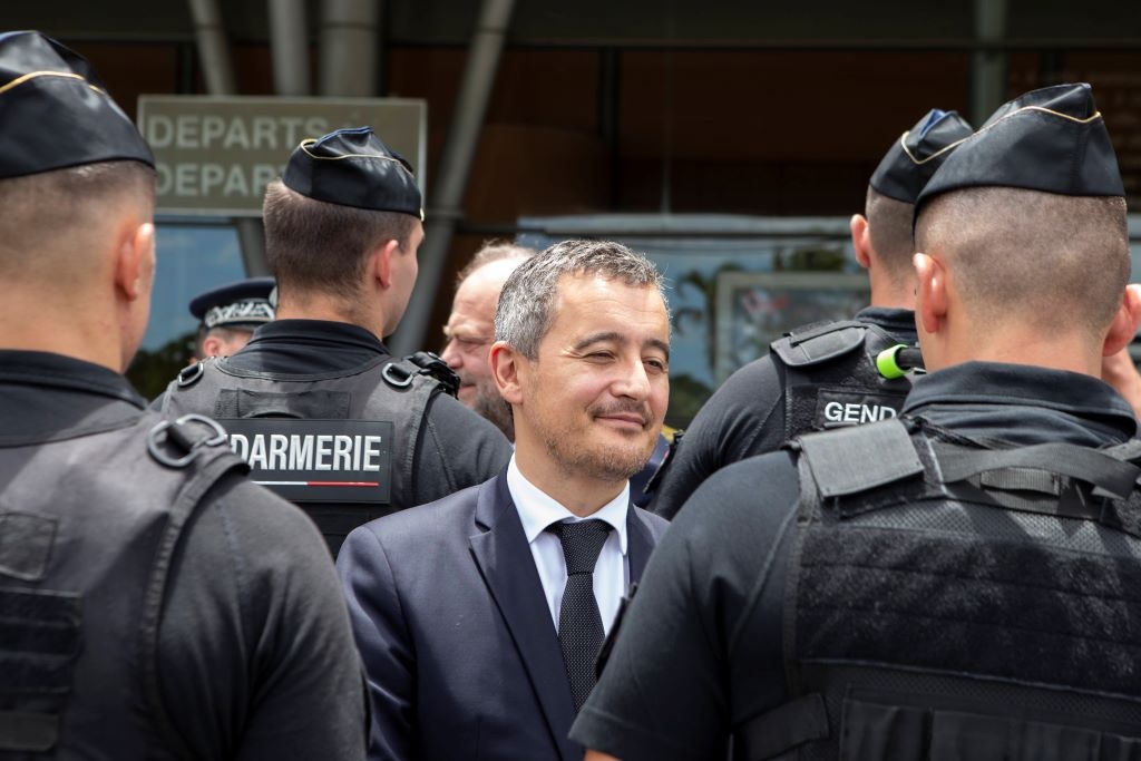Panique dans la Macronie : tous ses députés placés sous protection policière . Darmanin-gendarmes