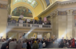 Des militants LGBT envahissent le Capitole de l’Oklahoma
