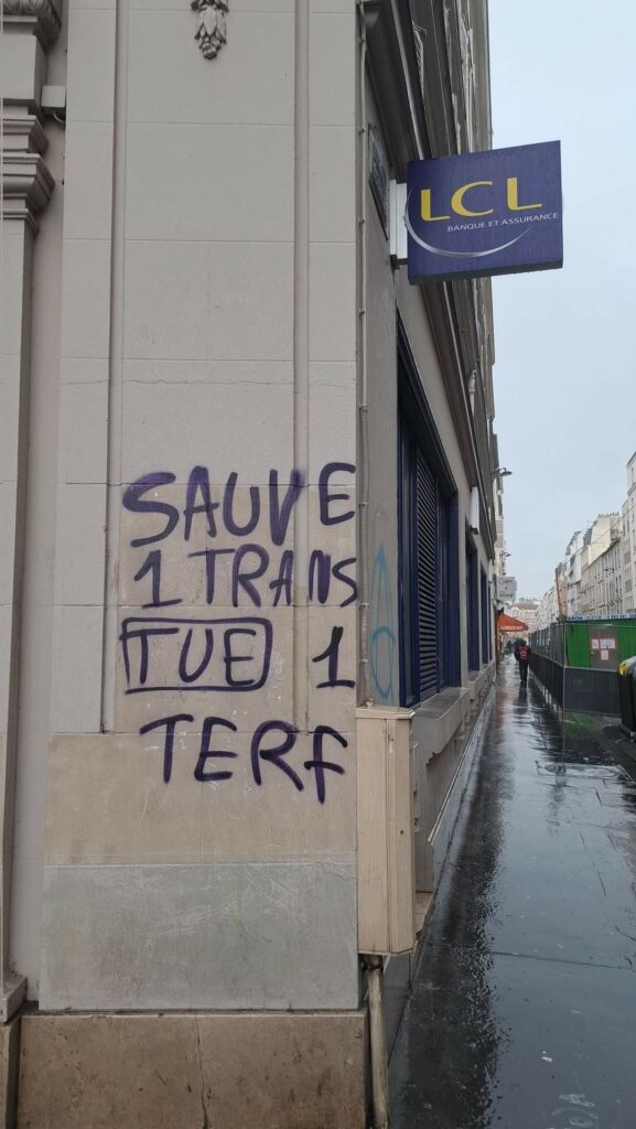 Graffiti transgenre appelant à tuer une "terf"