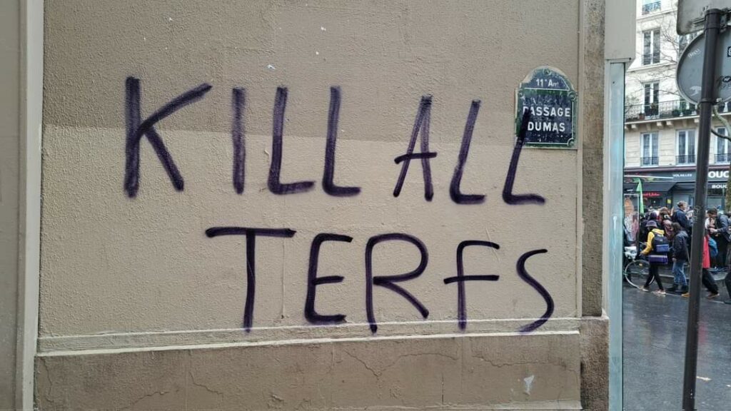 Graffiti transgenre appelant au meurtre des "terfs"