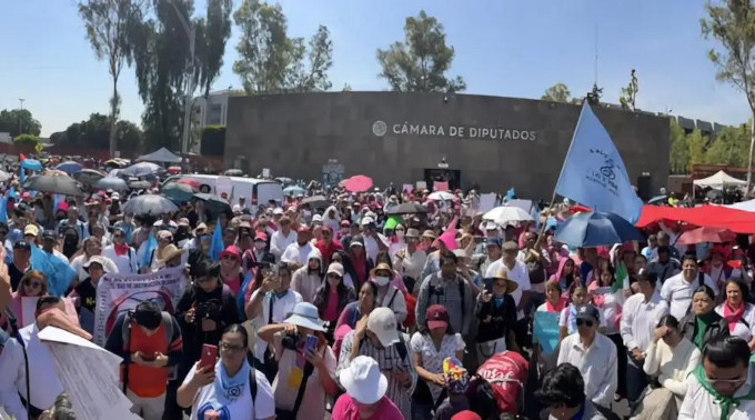 Mexique - Des transgenres attaquent le Congrès de Mexico Mexique-pro-famille