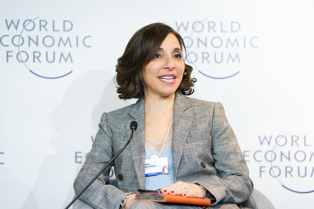 Linda Yaccarino, cadre du Forum économique mondial de Davos, embauchée par Elon Musk comme PDG de Twitter