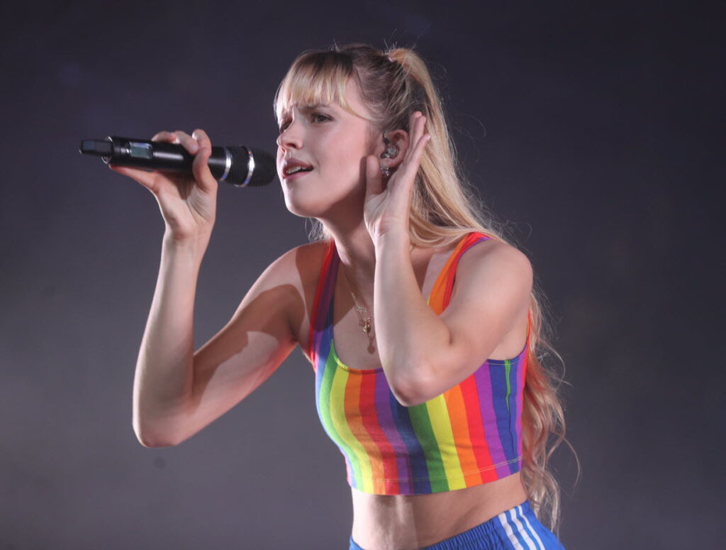 La chanteuse Angèle, militante LGBT, se déclare pansexuelle