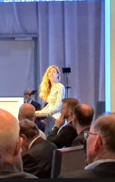 Chloé Frammery prend la parole à l'assemblée générale de la Banque Nationale Suisse (BNS)
