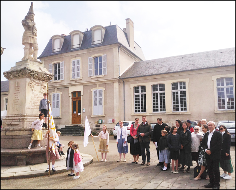 Civitas du Cher rend hommage à sainte Jeanne d'Arc à Mehun-sur-Yèvre, quatorze mai