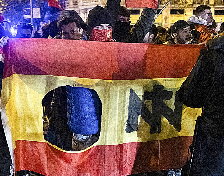 Espagne, Novembre National réprimé férocement par la police