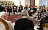 Le pape François avec des familles d'otages retenus à Gaza par le Hamas
