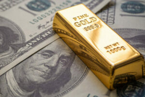 L’or dépasse les 2 200 dollars l’once pour la première fois dans un contexte d’inflation et de chaos des taux d’intérêt