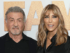 L’épouse de Sylvester Stallone dénonce la mode des stars d’avoir des enfants transgenres