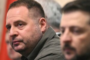 28 novembre 2025 - Andriy Yermak, chef de cabinet du président Zelensky et homme le plus puissant de Kiev, a démissionné après une perquisition