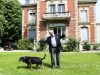 Jean-Marie Le Pen dans le parc de sa ville de Montretout.
