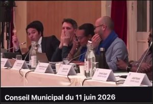 Conseil municipal d&rsquo;Ivry-sur-Seine : la croix et l&rsquo;Ave Maria face à l&rsquo;entrisme islamique d&rsquo;une adjointe au maire qui porte le voile islamiste.