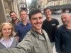 Les six catholiques qui avaient été placés en garde à vue. Photo prise à la sortie du commissariat de police lundi en fin d'après-midi.